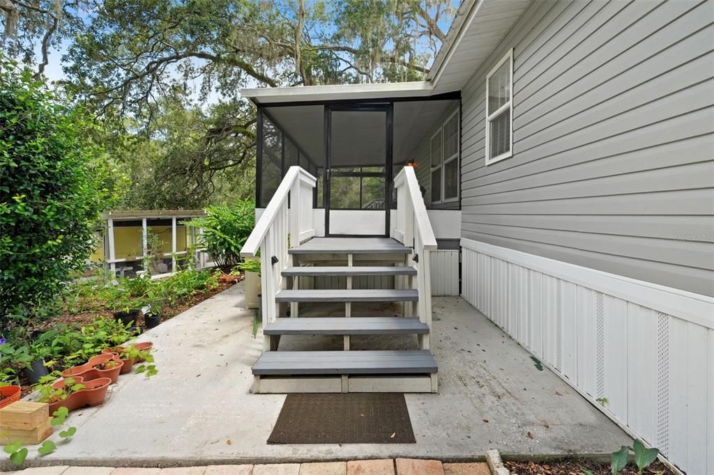 For Sale: $299,000 (2 beds, 2 baths, 1248 Square Feet)