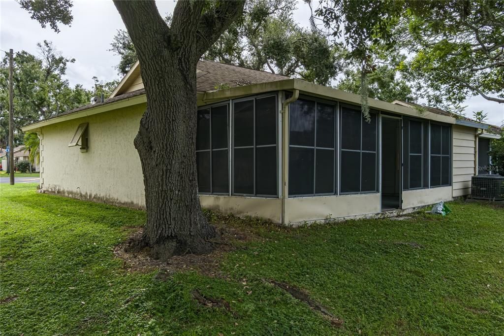 待售: $138,900 (2 贝兹, 2 浴室, 960 平方英尺)