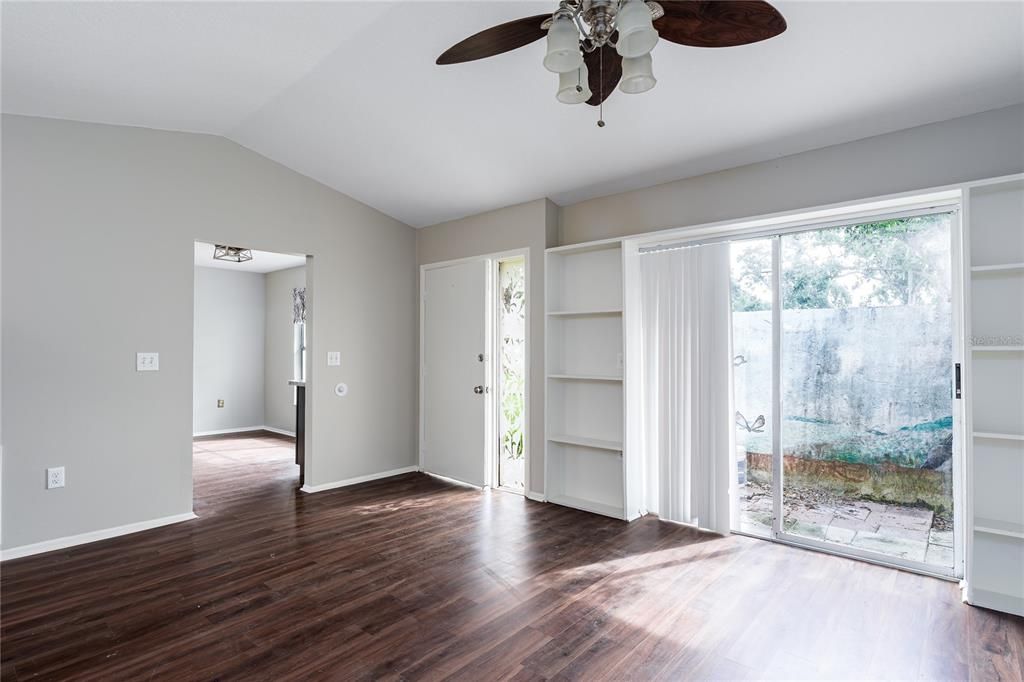 待售: $138,900 (2 贝兹, 2 浴室, 960 平方英尺)