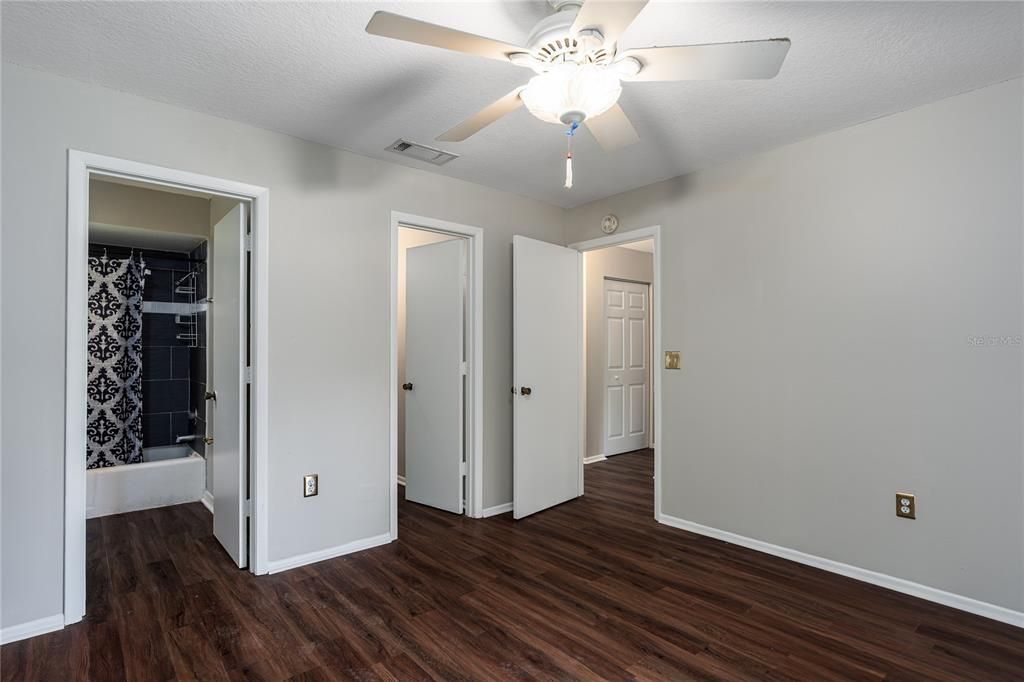 待售: $138,900 (2 贝兹, 2 浴室, 960 平方英尺)