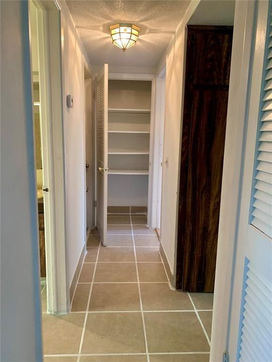 合同活跃: $245,000 (2 贝兹, 2 浴室, 1497 平方英尺)