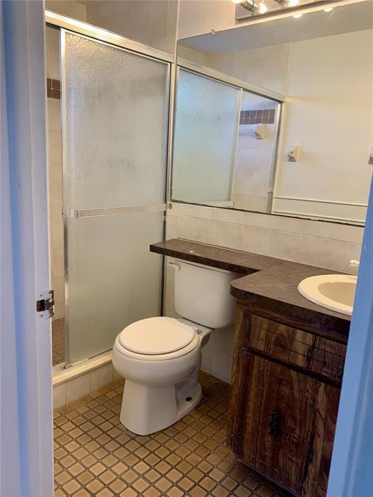 合同活跃: $245,000 (2 贝兹, 2 浴室, 1497 平方英尺)