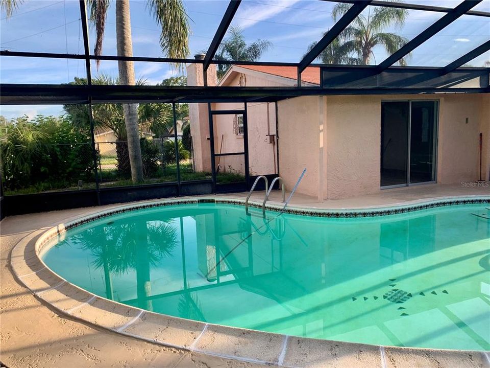 合同活跃: $245,000 (2 贝兹, 2 浴室, 1497 平方英尺)