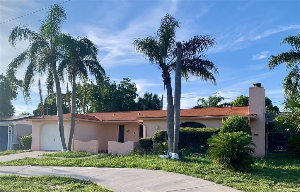 合同活跃: $245,000 (2 贝兹, 2 浴室, 1497 平方英尺)