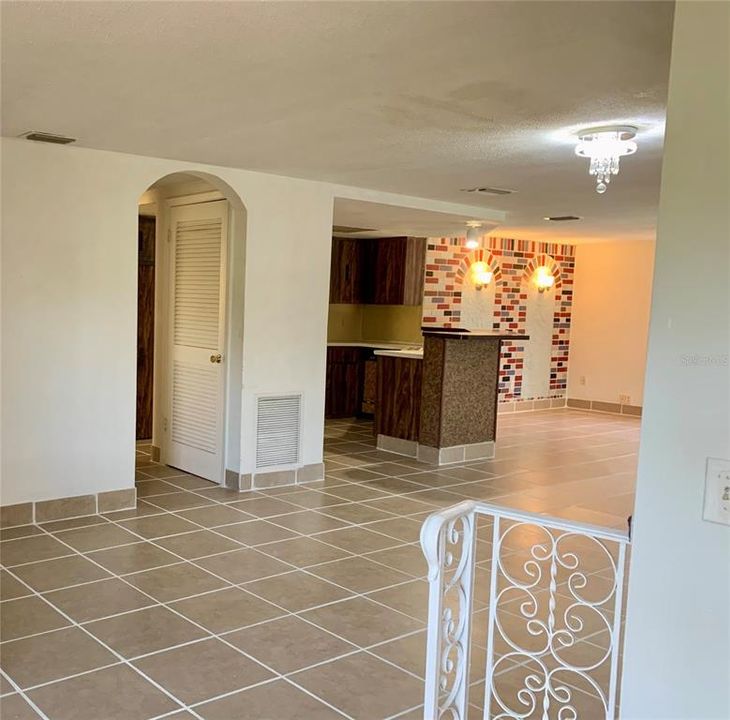 合同活跃: $245,000 (2 贝兹, 2 浴室, 1497 平方英尺)