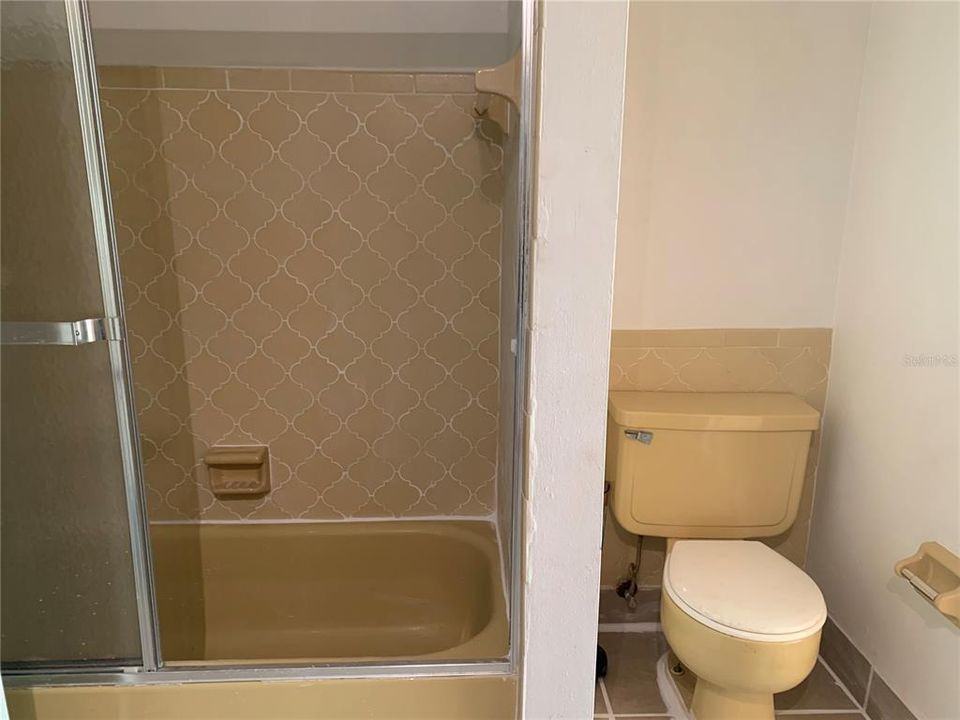 合同活跃: $245,000 (2 贝兹, 2 浴室, 1497 平方英尺)