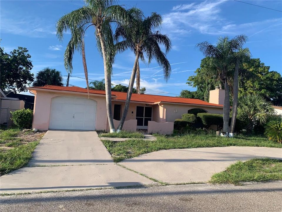 合同活跃: $245,000 (2 贝兹, 2 浴室, 1497 平方英尺)