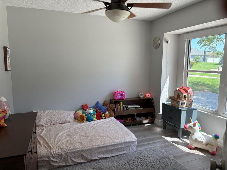 Activo con contrato: $230,000 (3 camas, 2 baños, 1402 Pies cuadrados)