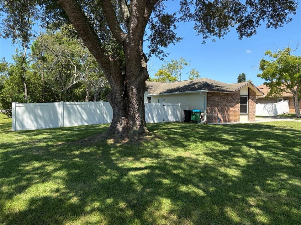 Activo con contrato: $230,000 (3 camas, 2 baños, 1402 Pies cuadrados)