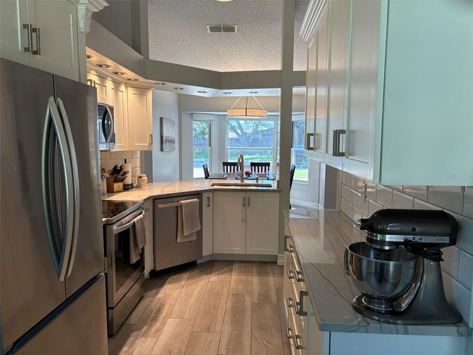 Activo con contrato: $230,000 (3 camas, 2 baños, 1402 Pies cuadrados)