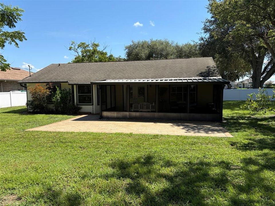 Activo con contrato: $230,000 (3 camas, 2 baños, 1402 Pies cuadrados)