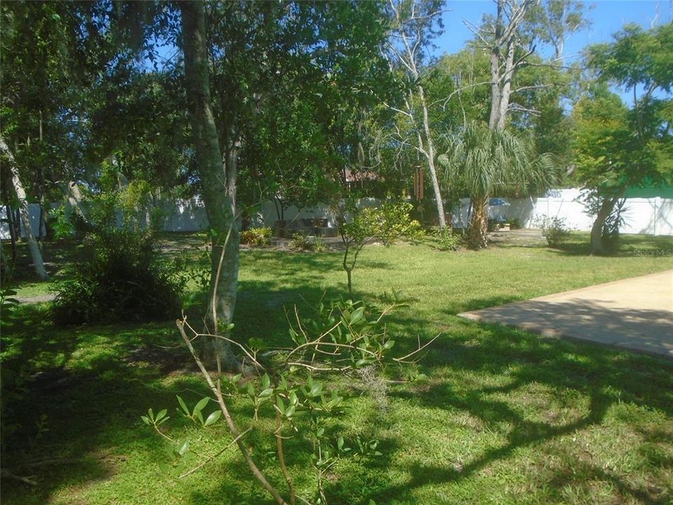 Activo con contrato: $230,000 (3 camas, 2 baños, 1402 Pies cuadrados)