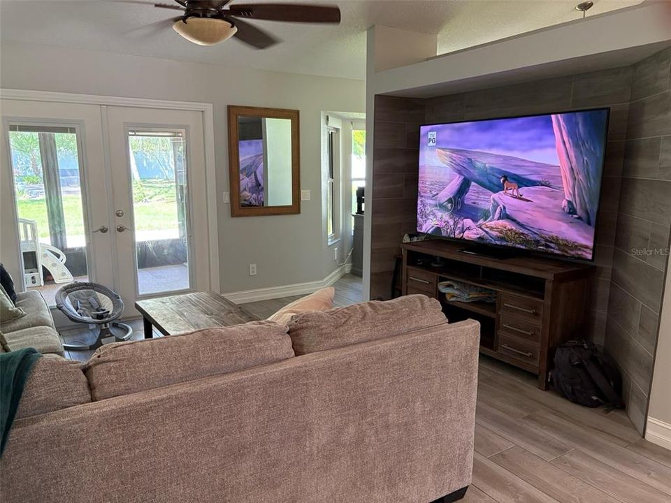 Activo con contrato: $230,000 (3 camas, 2 baños, 1402 Pies cuadrados)