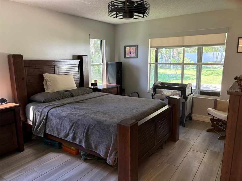 Activo con contrato: $230,000 (3 camas, 2 baños, 1402 Pies cuadrados)