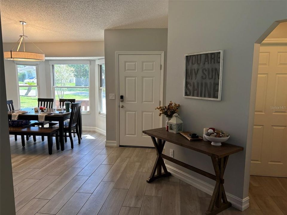 Activo con contrato: $230,000 (3 camas, 2 baños, 1402 Pies cuadrados)