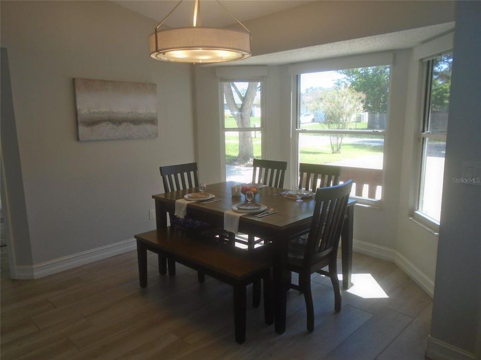 Activo con contrato: $230,000 (3 camas, 2 baños, 1402 Pies cuadrados)