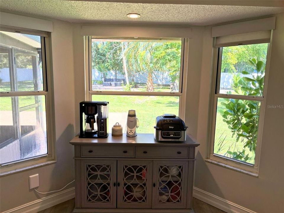 Activo con contrato: $230,000 (3 camas, 2 baños, 1402 Pies cuadrados)