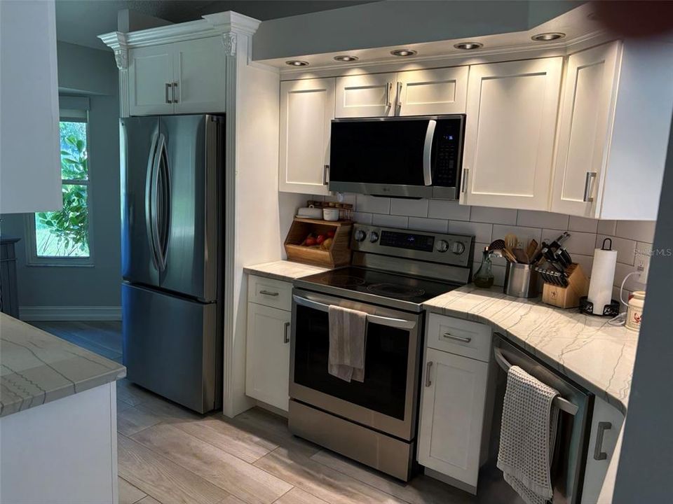 Activo con contrato: $230,000 (3 camas, 2 baños, 1402 Pies cuadrados)