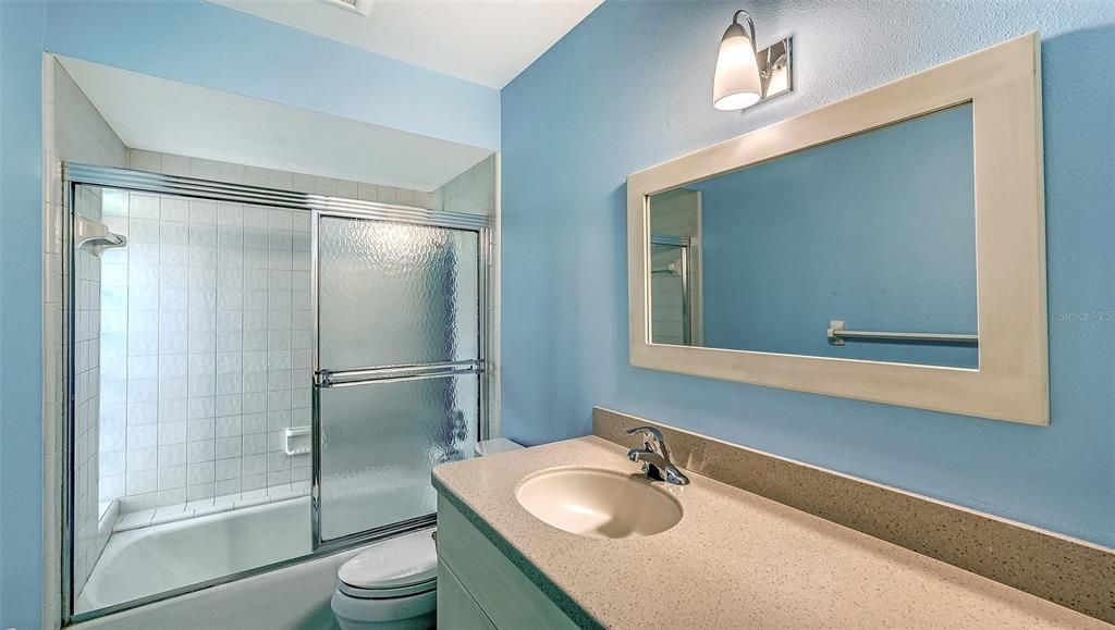 Activo con contrato: $642,000 (3 camas, 2 baños, 2232 Pies cuadrados)