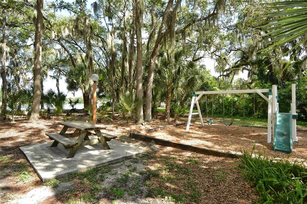 Activo con contrato: $642,000 (3 camas, 2 baños, 2232 Pies cuadrados)