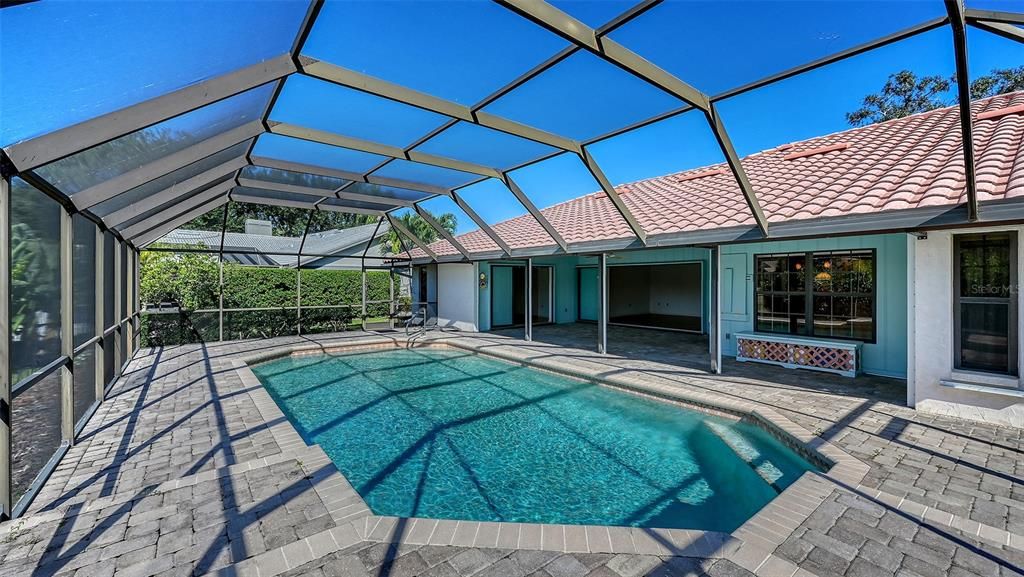 Activo con contrato: $642,000 (3 camas, 2 baños, 2232 Pies cuadrados)