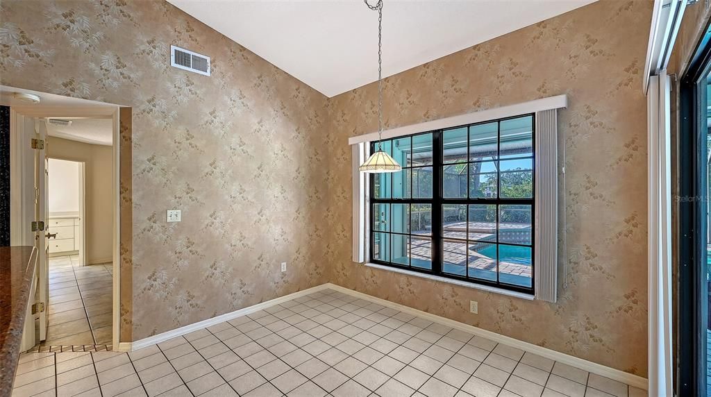 Activo con contrato: $642,000 (3 camas, 2 baños, 2232 Pies cuadrados)