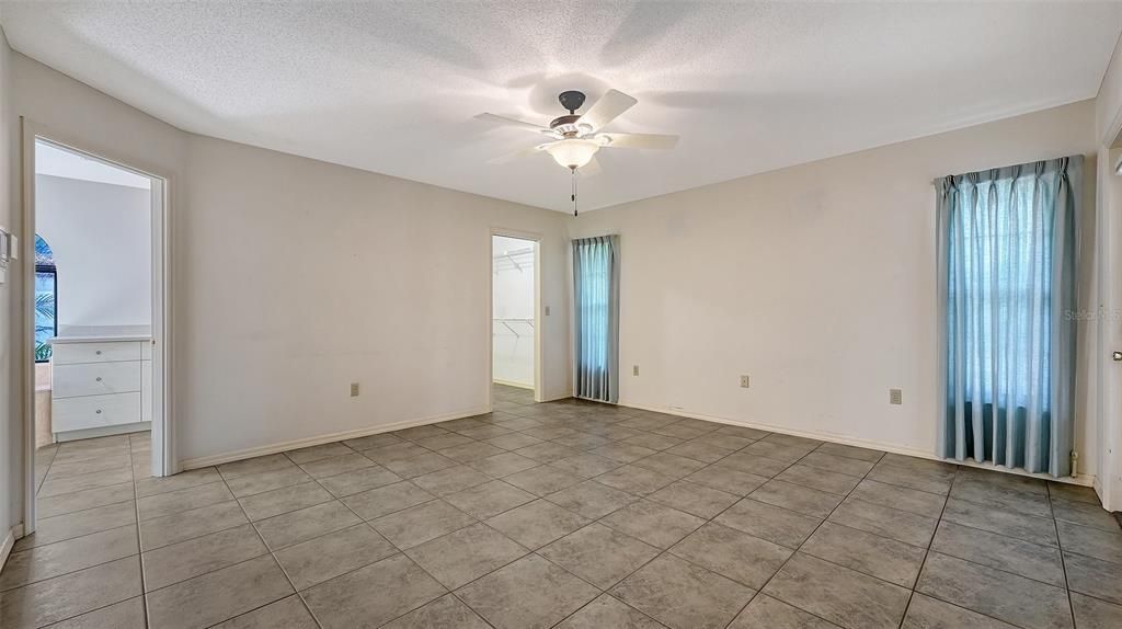 Activo con contrato: $642,000 (3 camas, 2 baños, 2232 Pies cuadrados)