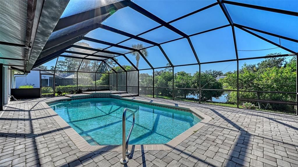 Activo con contrato: $642,000 (3 camas, 2 baños, 2232 Pies cuadrados)