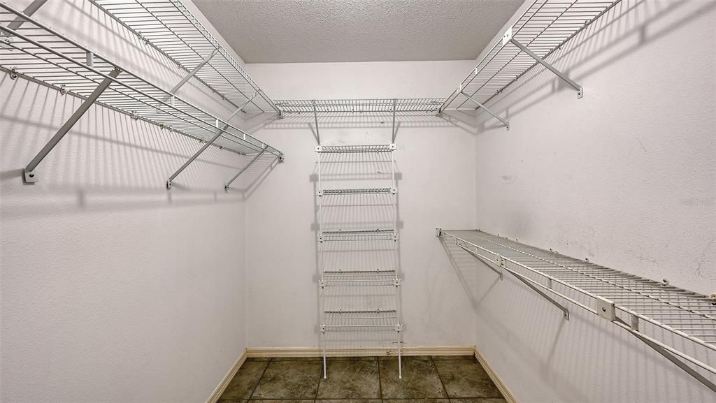 Activo con contrato: $642,000 (3 camas, 2 baños, 2232 Pies cuadrados)