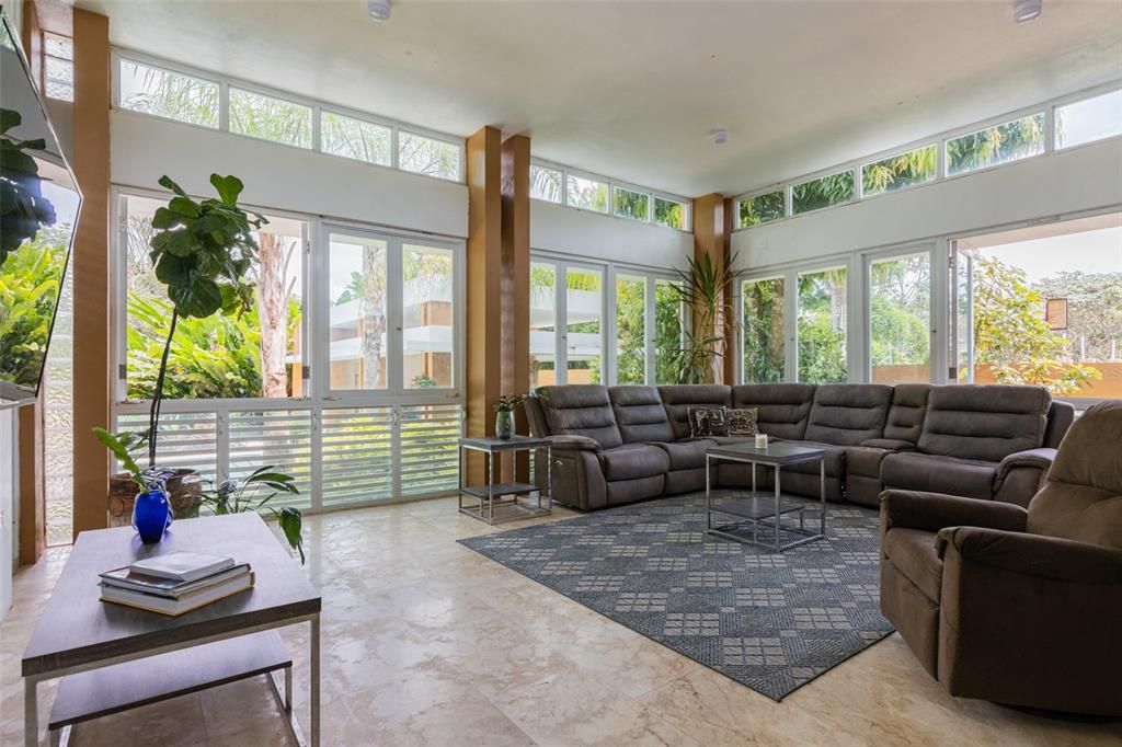 Под контрактом: $625,000 (4 спален, 2 ванн, 2666 Квадратных фут)