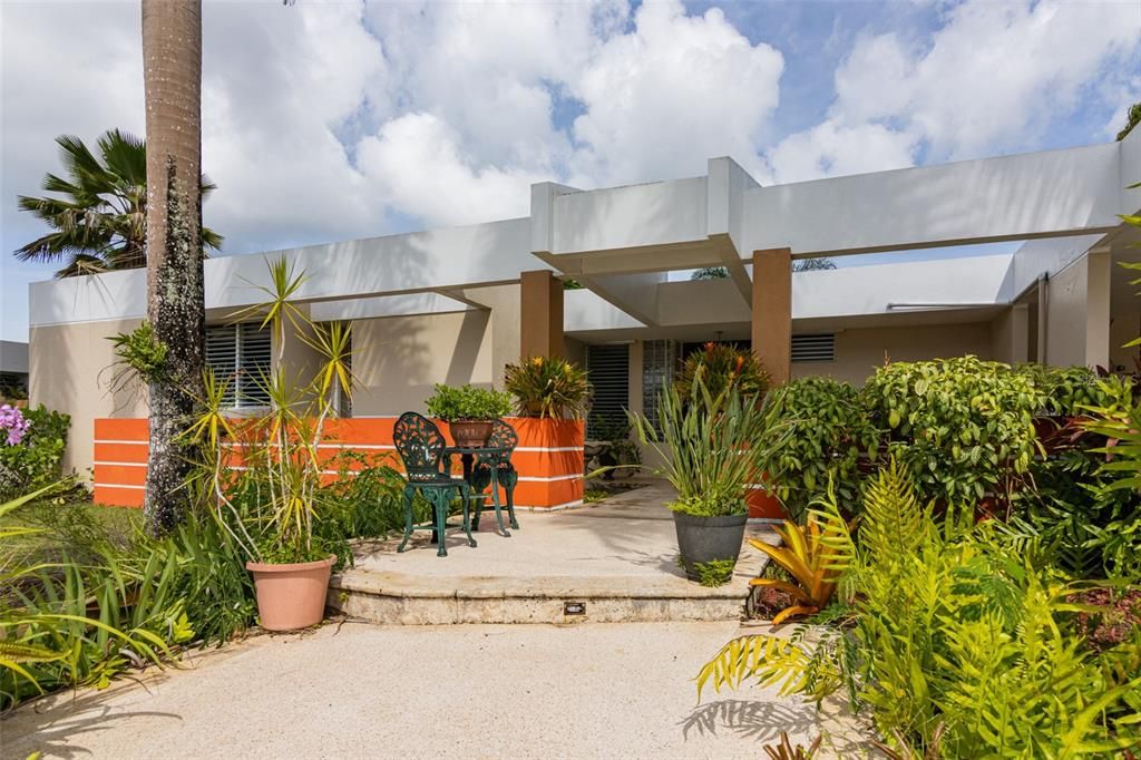 Под контрактом: $625,000 (4 спален, 2 ванн, 2666 Квадратных фут)