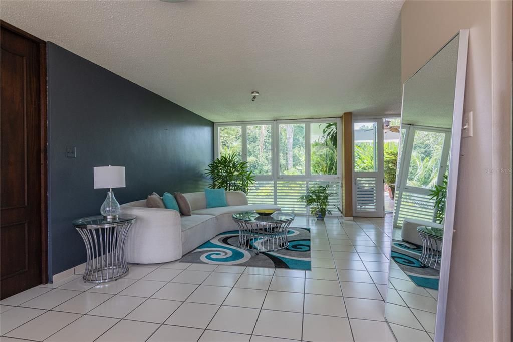 Под контрактом: $625,000 (4 спален, 2 ванн, 2666 Квадратных фут)