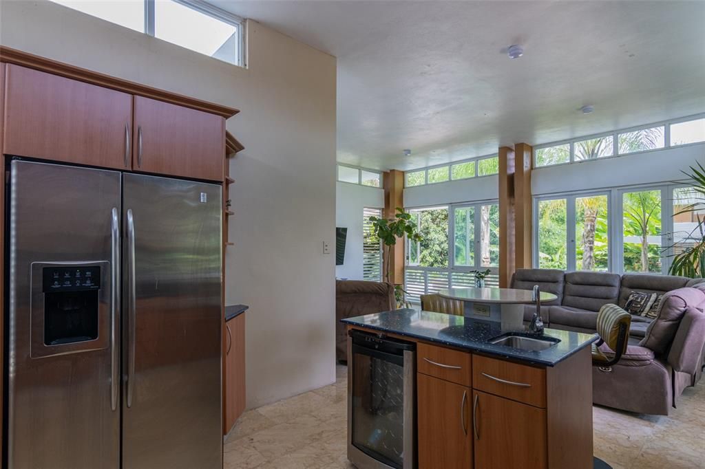 Под контрактом: $625,000 (4 спален, 2 ванн, 2666 Квадратных фут)