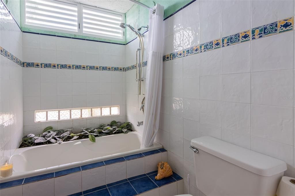 Под контрактом: $625,000 (4 спален, 2 ванн, 2666 Квадратных фут)