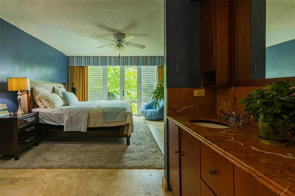 Под контрактом: $625,000 (4 спален, 2 ванн, 2666 Квадратных фут)