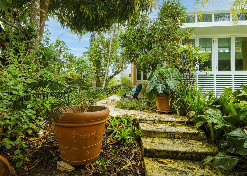 Под контрактом: $625,000 (4 спален, 2 ванн, 2666 Квадратных фут)