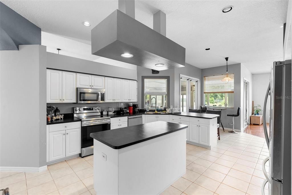 Active With Contract: $600,000 (5 beds, 3 baths, 2643 Square Feet)