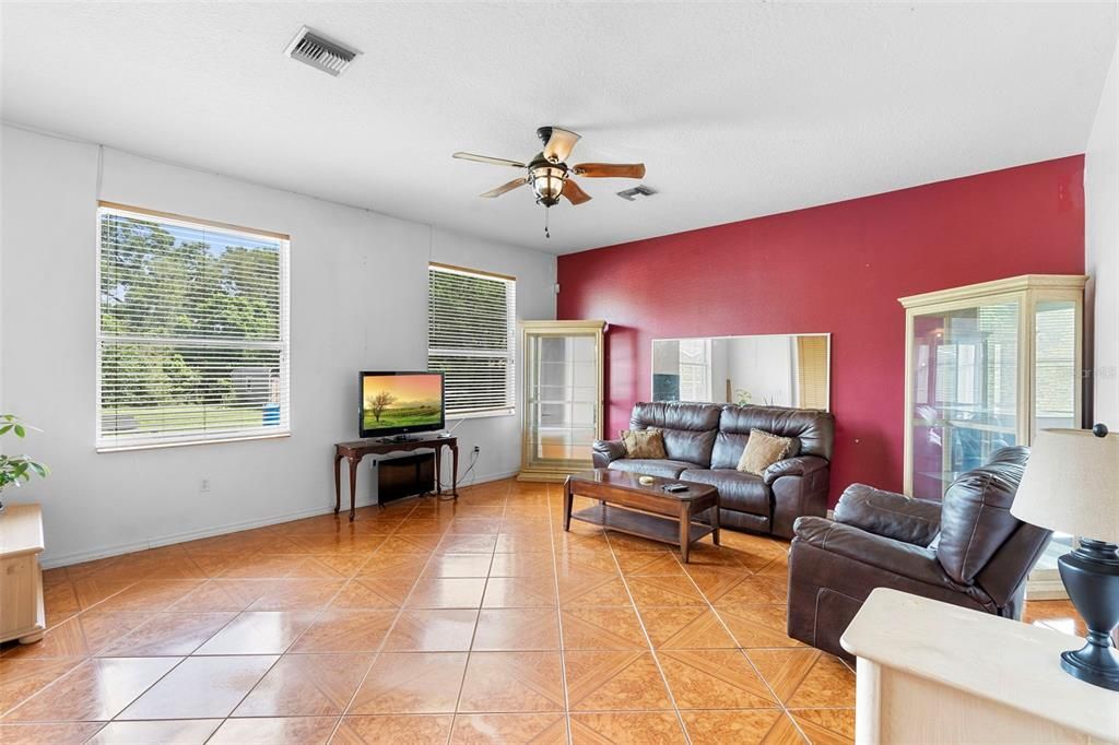 Active With Contract: $600,000 (5 beds, 3 baths, 2643 Square Feet)