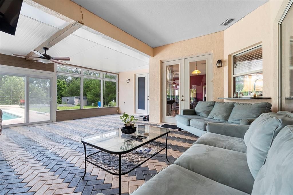 Active With Contract: $600,000 (5 beds, 3 baths, 2643 Square Feet)