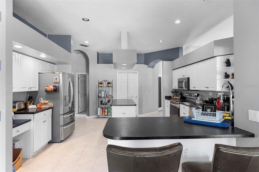 Active With Contract: $600,000 (5 beds, 3 baths, 2643 Square Feet)