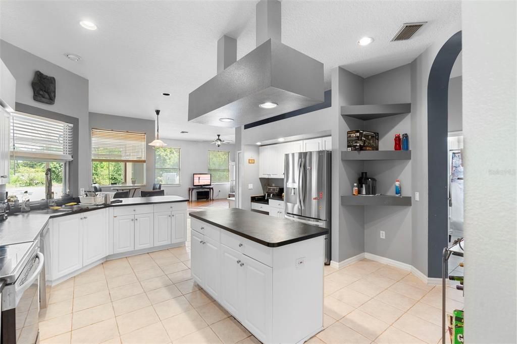 Active With Contract: $600,000 (5 beds, 3 baths, 2643 Square Feet)