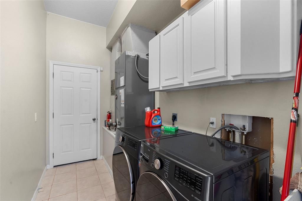 Active With Contract: $600,000 (5 beds, 3 baths, 2643 Square Feet)