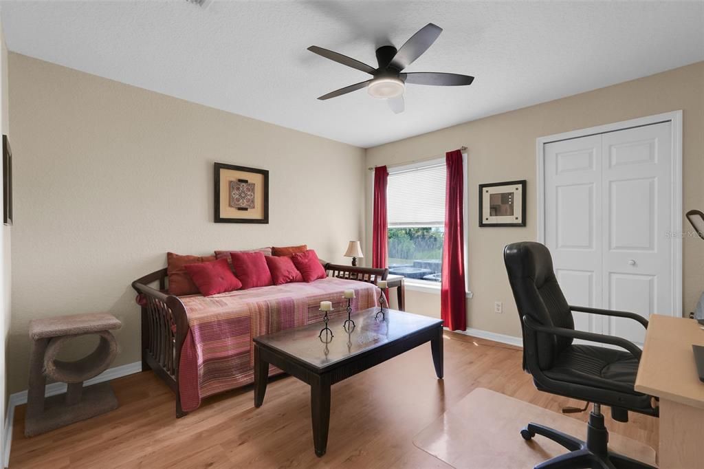 Под контрактом: $249,000 (2 спален, 2 ванн, 1003 Квадратных фут)