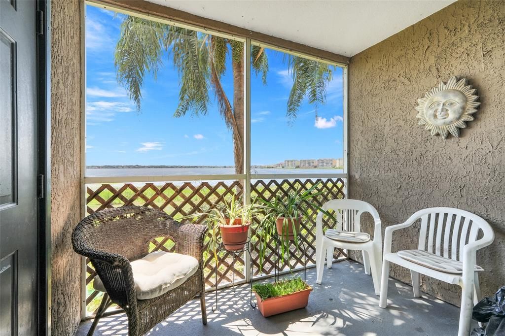 Под контрактом: $249,000 (2 спален, 2 ванн, 1003 Квадратных фут)