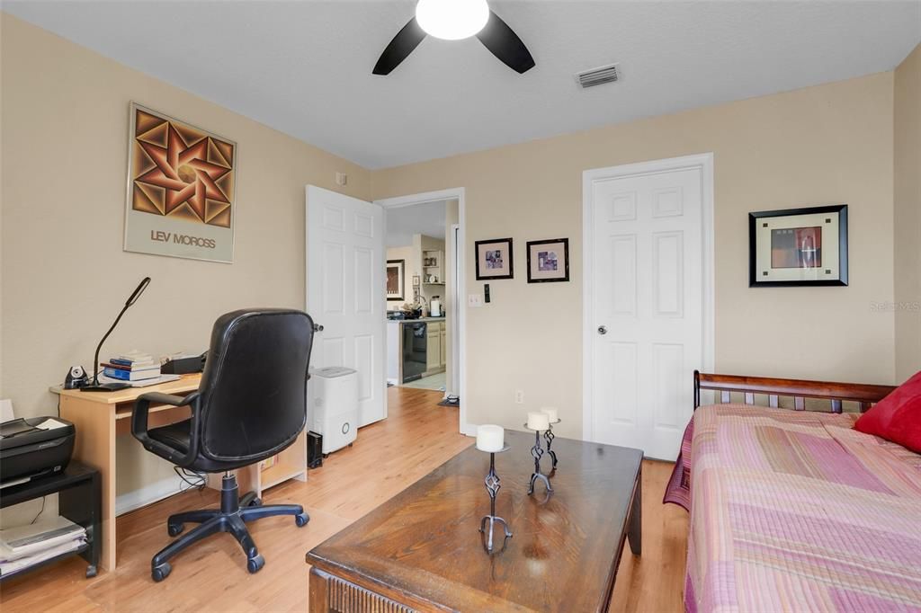 Под контрактом: $249,000 (2 спален, 2 ванн, 1003 Квадратных фут)