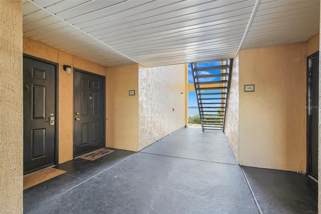 Под контрактом: $249,000 (2 спален, 2 ванн, 1003 Квадратных фут)