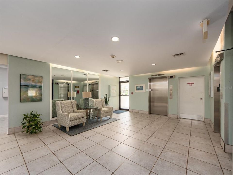 Activo con contrato: $3,250 (2 camas, 2 baños, 1350 Pies cuadrados)