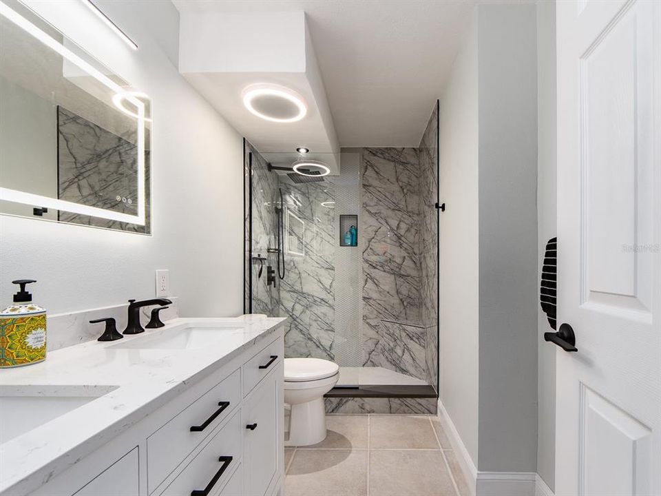 Activo con contrato: $3,250 (2 camas, 2 baños, 1350 Pies cuadrados)