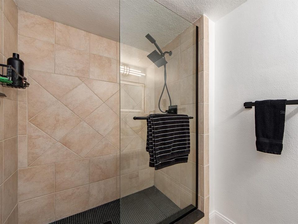 Activo con contrato: $3,250 (2 camas, 2 baños, 1350 Pies cuadrados)