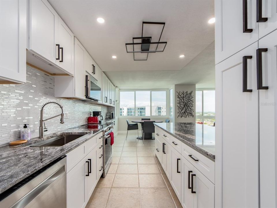 Activo con contrato: $3,250 (2 camas, 2 baños, 1350 Pies cuadrados)